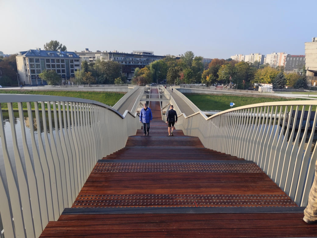 Kraków zyskał nową przeprawę przez Wisłę. Kładka podzieliła mieszkańców