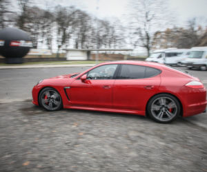 Adrian Zieliński w Porsche Panamera GTS