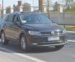 Polacy tracą pracę a oni zarabiają miliony