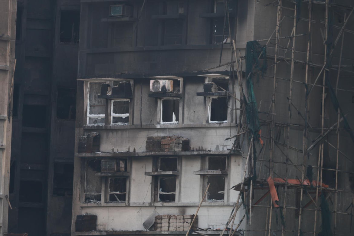 Hongkong pogrążony w żałobie po tragicznym pożarze wieżowców. Liczba ofiar wzrosła do 146