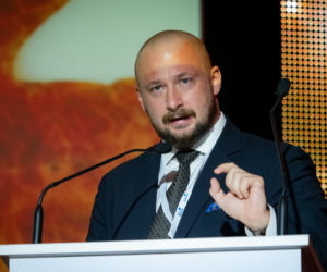 Jacek Siewiera. On pokieruje szpitalem polowym w hali Expo 