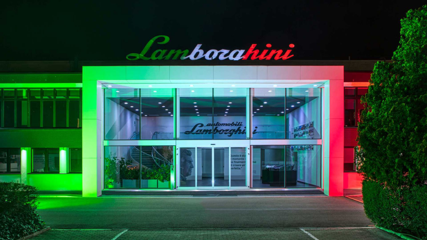 Lamborghini produkuje maseczki ochronne i przyłbice