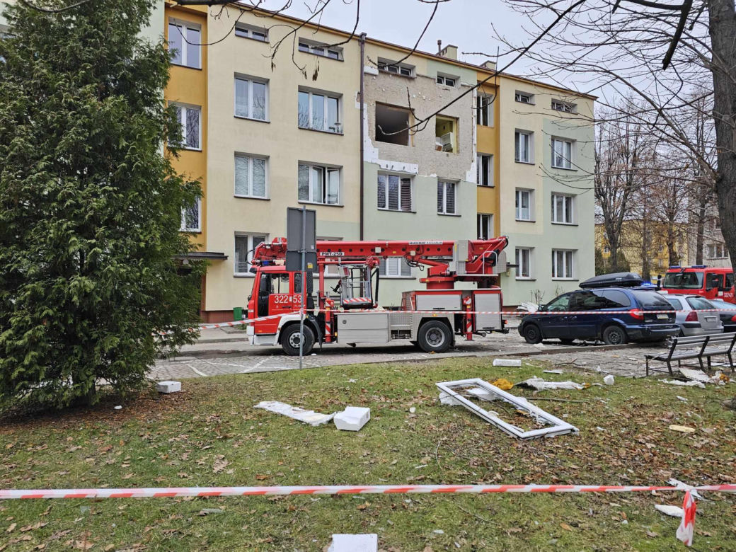 Potężna eksplozja gazu w Rzeszowie! Z mieszkania wyleciały wszystkie okna [ZDJĘCIA]