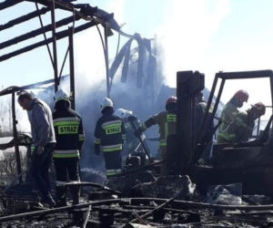 Potężny pożar w Szydłowie! 71-letnia kobieta poparzona! 200 tysięcy złotych strat!