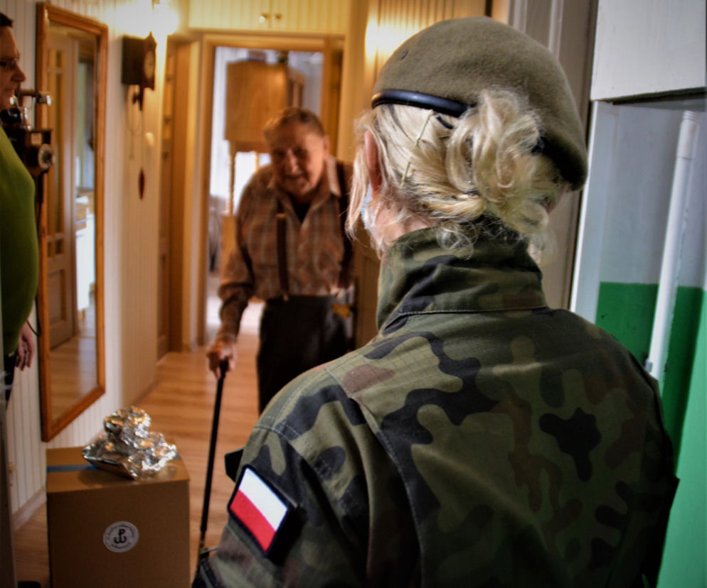 Terytorialsi z Braniewa pamiętają o powstańcach warszawskich. Tym razem wezmą udział w akcji sprzątania ich grobów