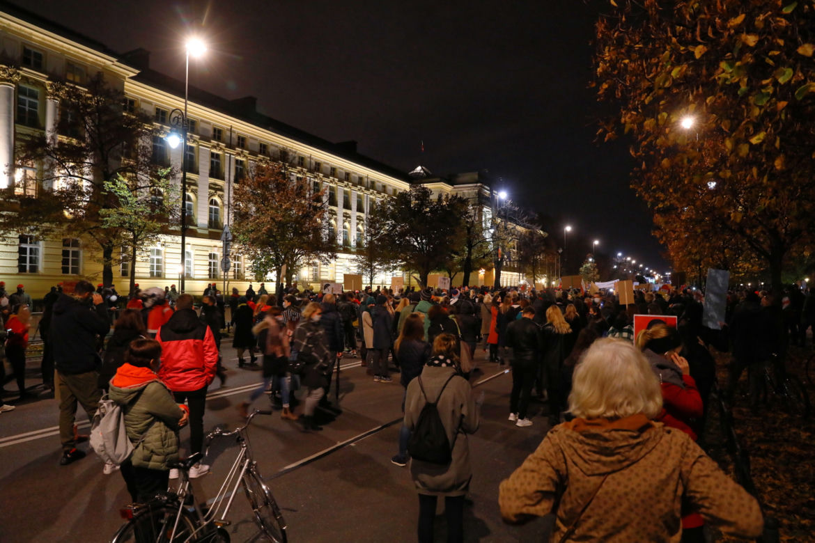 Ruszyły protesty kobiet w Warszawie