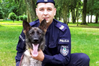 Kocha świeże malinki i piłeczkę. Ale potrafi też warknąć
