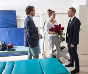 To nie koniec świata 2 sezon odcinek 14 (odc. 1). Adam Tenczyński (Piotr Stramowski), Anka (Karolina Gorczyca), Paweł (Krystian Wieczorek)