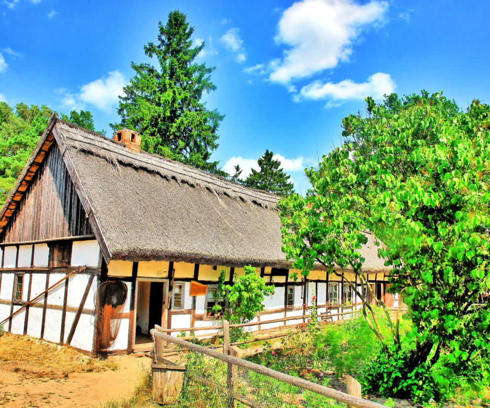Najpiękniejsza wieś w powiecie słupskim. Została założona w XVI wieku
