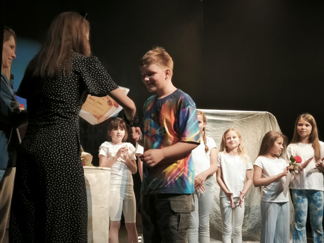 Spektakl na zakończenie warsztatów teatralnych w Teatrze Miejskim w Lesznie 