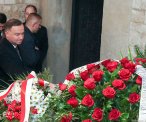 Rocznica Katastrofy Smoleńskiej w Krakowie. Prezydent Duda oddał hołd ofiarom