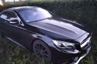 Mercedes wart niemal ćwierć miliona wróci do właściciela. Ucieczkę powstrzymali strażnicy graniczni