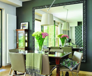 Lustro w salonie