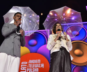 Lato z Radiem i Telewizją Polską rozgrzało Ełk! Tysiące fanów bawiło się z gwiazdami mimo deszczu