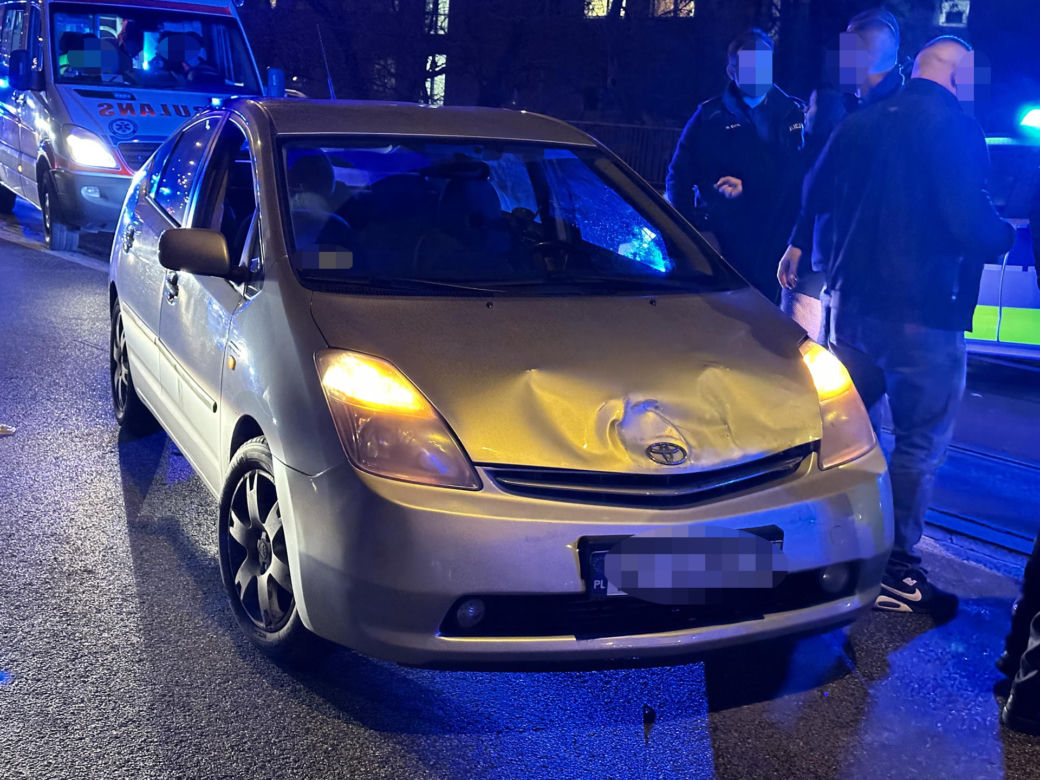 Sylwestrowa jatka na moście Śląsko-Dąbrowskim. Pobili kierowcę, bo wjechał w auto, którym podróżowali