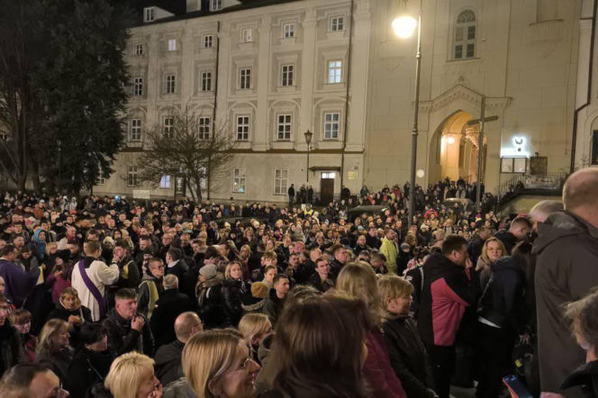 Uczestnicy EDK na Placu Katedralnym
