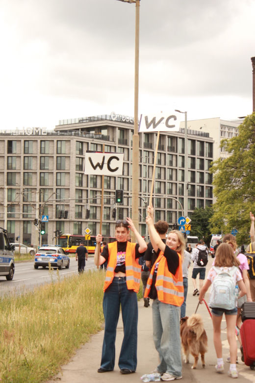 Studenci opanowali Wrocław. Pochód juwenaliowy przeszedł ulicami miasta. Było śpiewająco! [ZDJĘCIA]