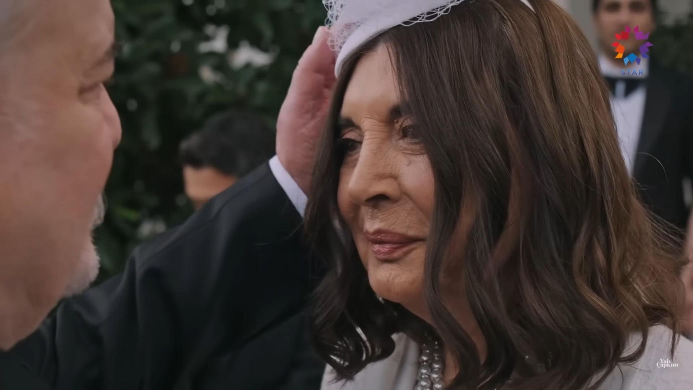 Ślub Halisa i Hatice w serialu "Złoty chłopak"
