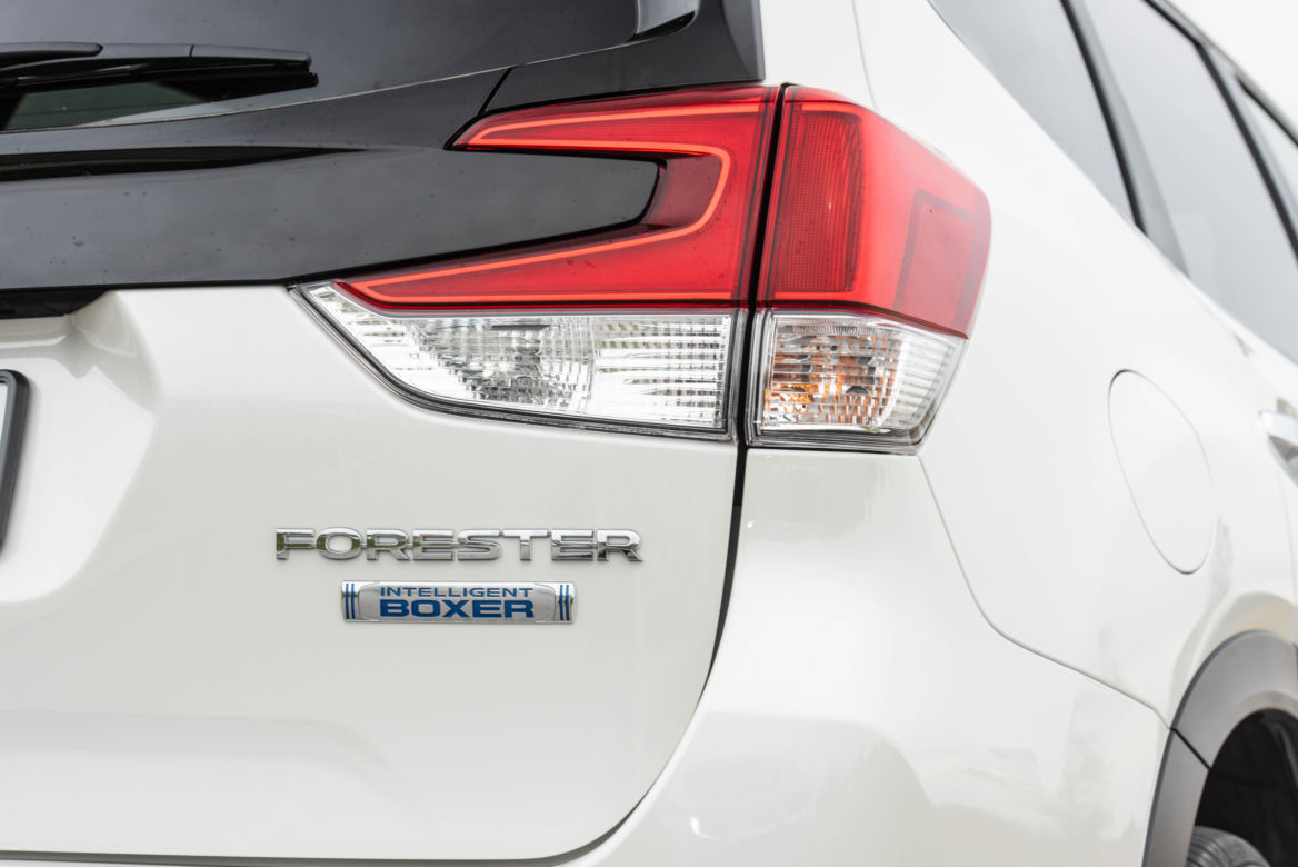 Subaru Forester e-BOXER vs Honda CR-V Hybrid
