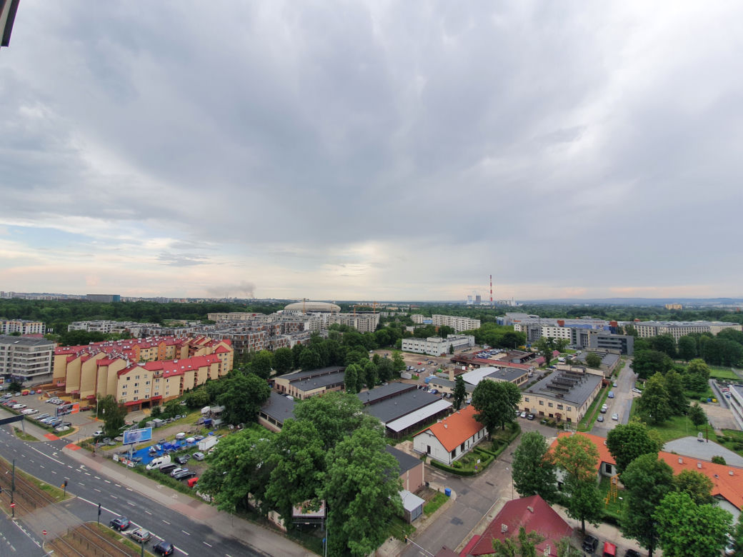Kłęby czarnego dymu nad kombinatem