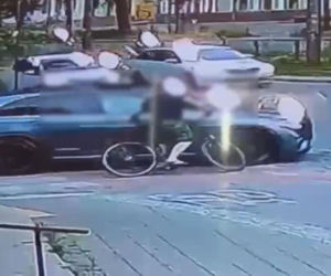 Dwa razy celowo potrącił rowerzystę, bo ten zwrócił mu uwagę. Nagranie mrozi krew w żyłach