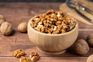 Ten patent zdradził mi znajomy cukiernik. Dzięki niemu orzechy włoskie tracą gorzki smak 