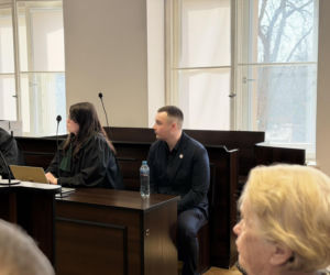 Oskarżono go o przekroczenie uprawnień. Później musiał dorabiać w Żabce. Ruszył proces policjanta z Sopotu