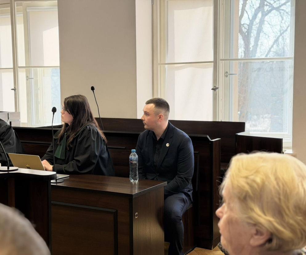 Sierżant z Sopotu stanął przed sądem za przekroczenie uprawnień. W ostatnich miesiącach musiał dorabiać w Żabce