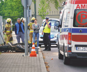 Pijany motocyklista wbił się w ogrodzenie