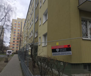Ewakuacja mieszkańców z bloku na Woli. Budynek grozi zawaleniem