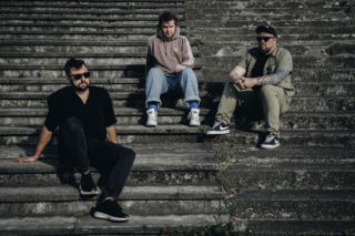 Mjut powraca z piosenką „Wszyscy tacy piękni”. Co ma z nią wspólnego zespół Happysad?