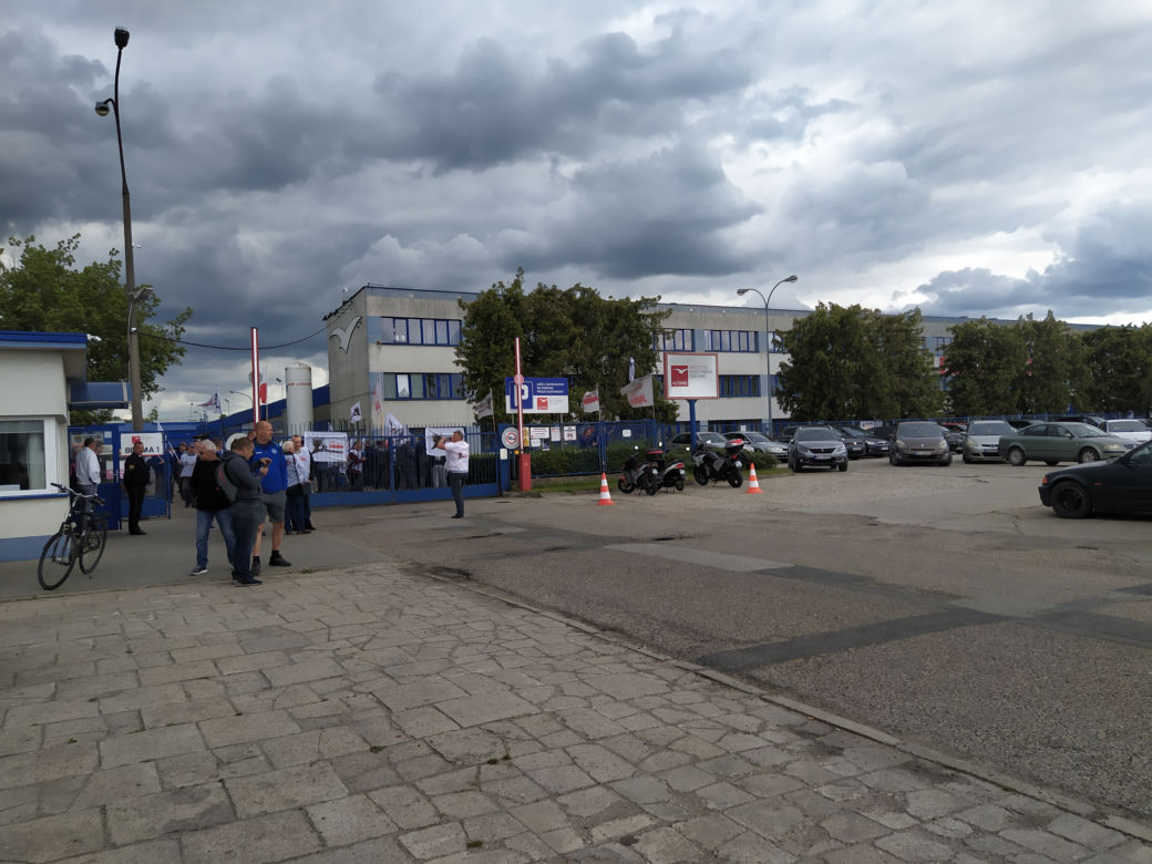 Trwa strajk generalny w Altrad Mostostal. Protestujących poparli związkowcy z Mostostalu Siedlce - zobacz zdjęcia!