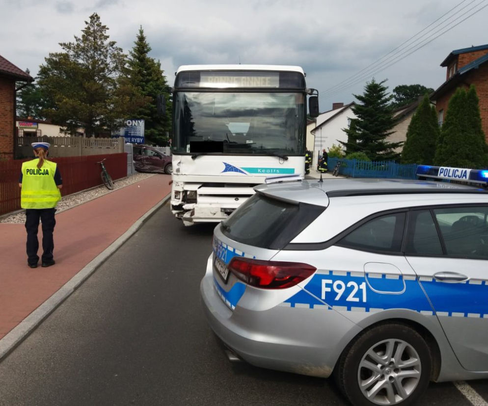 KOSZMAR w gminie Kleszczów: Betonowe ogrodzenie zmiażdżyło przechodnia!