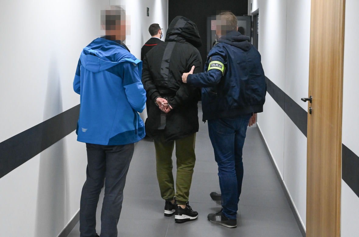 Przewoziła 42 nielegalnych imigrantów. Trafiła przed sąd w Toruniu