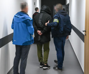 Przewoziła 42 nielegalnych imigrantów. Trafiła przed sąd w Toruniu