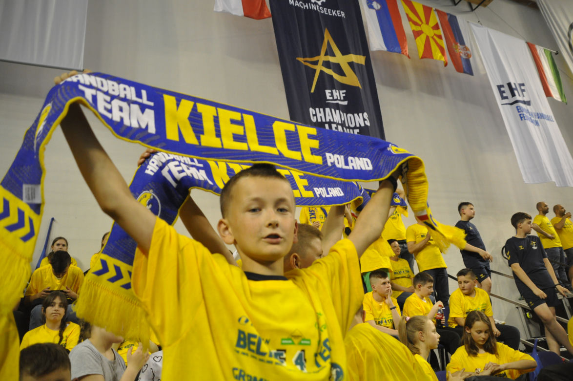 Barlinek Industria Kielce - Telekom Veszprem. Kibice zrobili "żółto-niebieski kocioł" w Hali Legionów