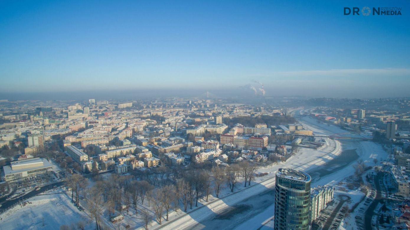 Smog nad Rzeszowem widziany z drona