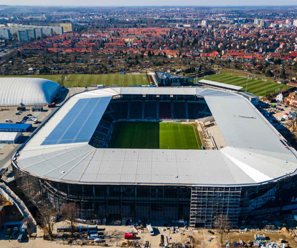 Budowa stadionu w Szczecinie. Dach już gotowy
