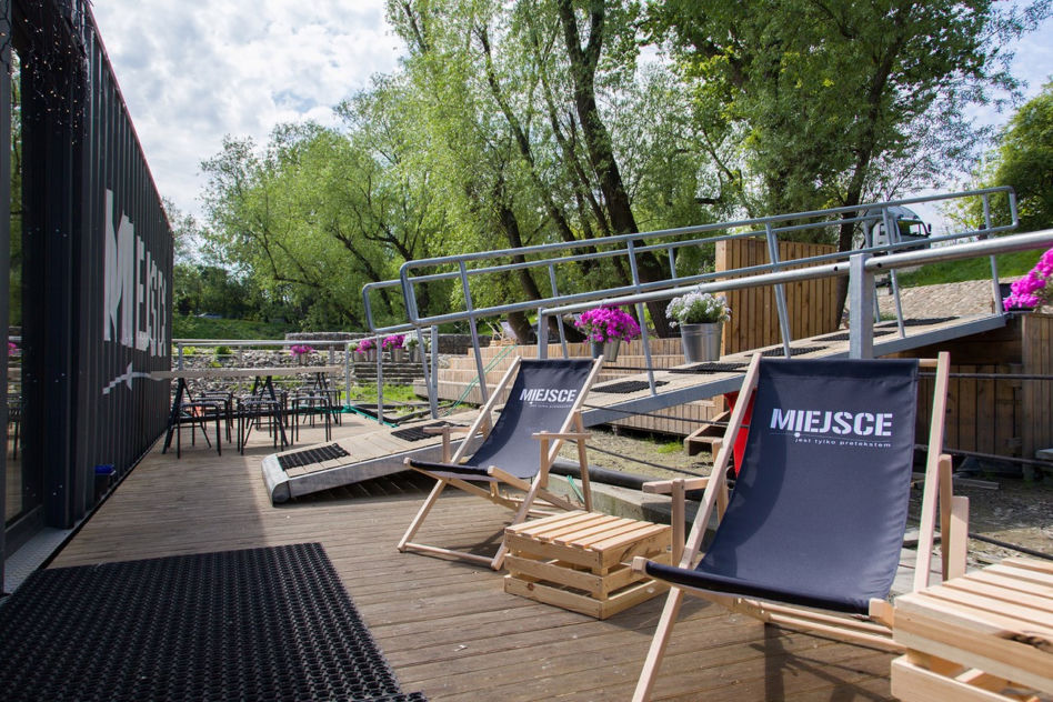 Jedno takie Miejsce w Warszawie – pływający pawilon restauracyjny nad Wisłą