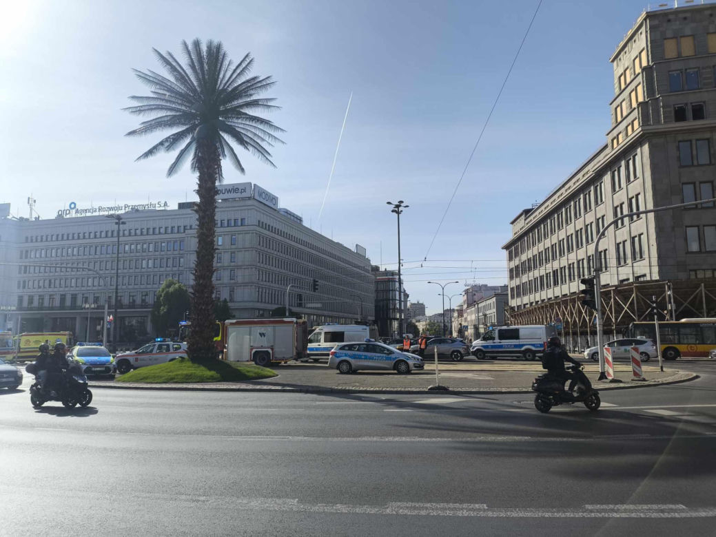 Zderzenie tramwajów w centrum Warszawy. 13 osób rannych, ruch tramwajowy wstrzymany