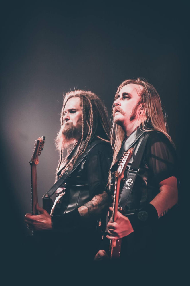 Skrupulatnie wyreżyserowany groteskowy spektakl okraszony nutą surrealizmu – Avatar zawładną Warszawą [RELACJA]