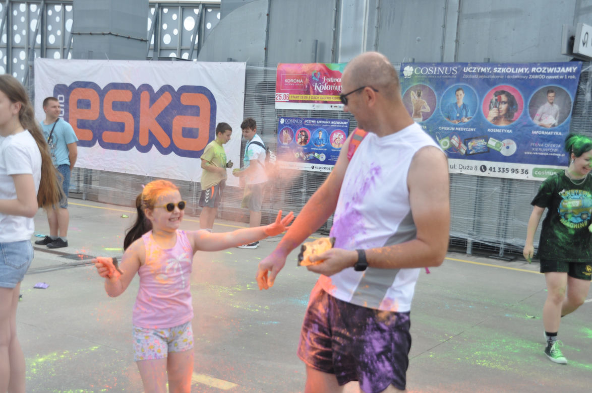 Festiwal kolorów w Kielcach. Szalona zabawa na dachu Galerii Korona