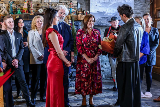 Szpital św. Anny, odcinek 103: Uroczystość zaręczynowa Marty kończy się drugimi, zupełnie niespodziewanymi oświadczynami