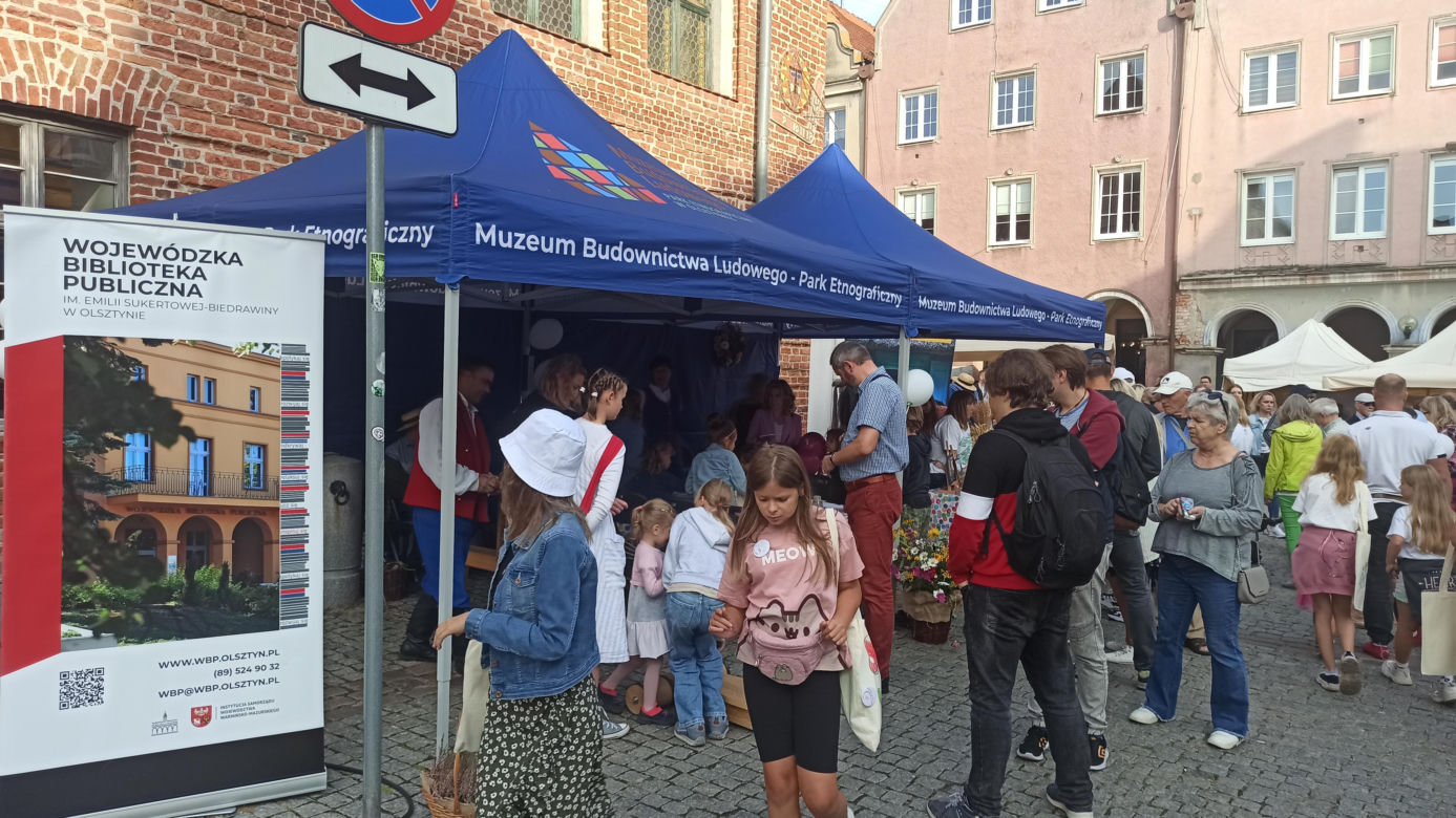 Tłumy na Starym Mieście w Olsztynie. Mieszkańcy świętowali 25-lecie samorządu Warmii i Mazur [ZDJĘCIA]