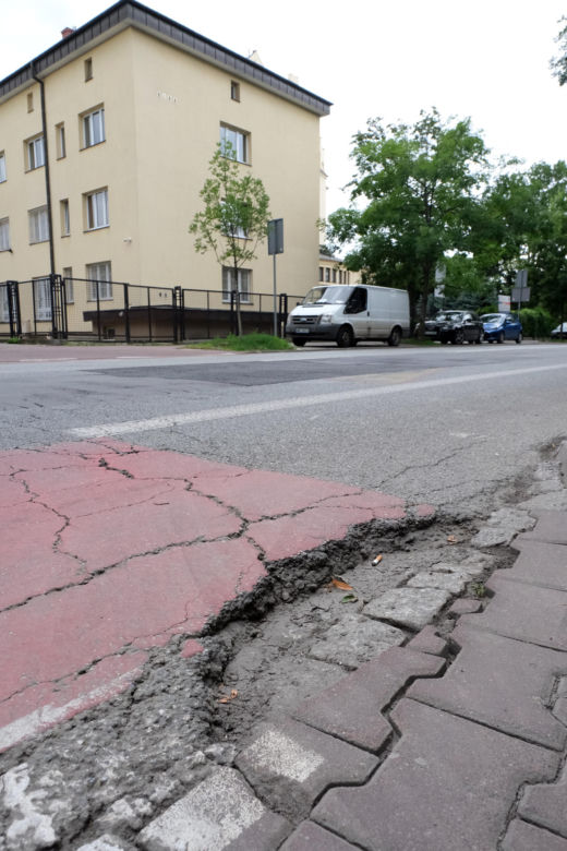 Drogowcy zabierają się za zdewastowaną ulicę