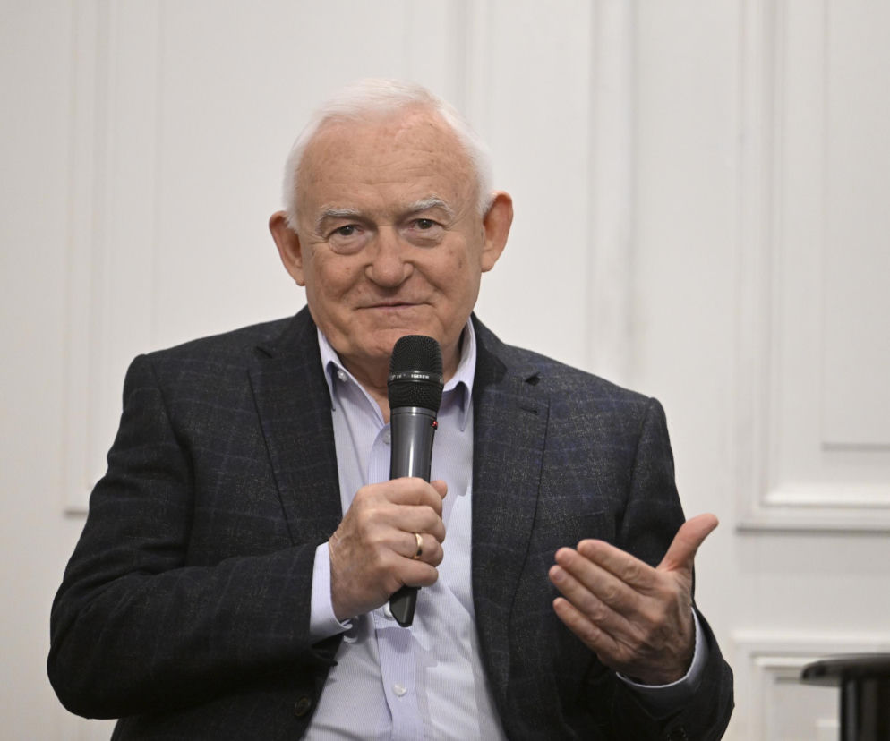 „Alfabet Millera” przyciągnął czytelników. Były premier spotkał się z fanami w Warszawie