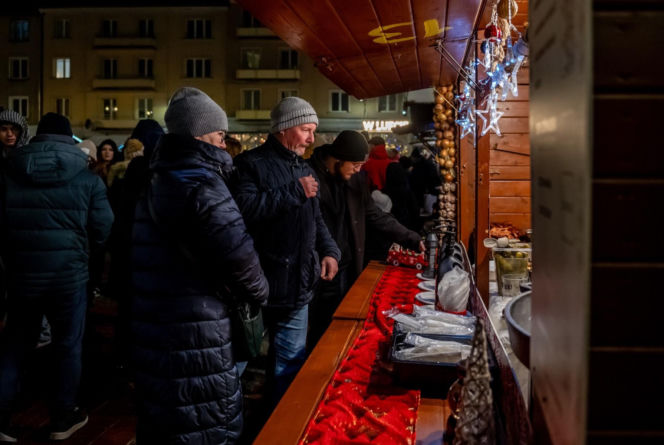 Ruszył świąteczny Jarmark w Bytomiu. Kultowy tramwaj i kaszanka wikinga