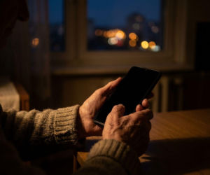 Oszustwo na policjanta w Radomiu. 70-latka miała wyrzucić pieniądze przez okno