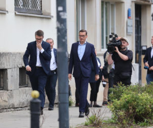 Zamiast na Nowogrodzkiej, Morawiecki i jego stronnicy spotkali się przy Konopnickiej. Były cukierki dla dziennikarzy