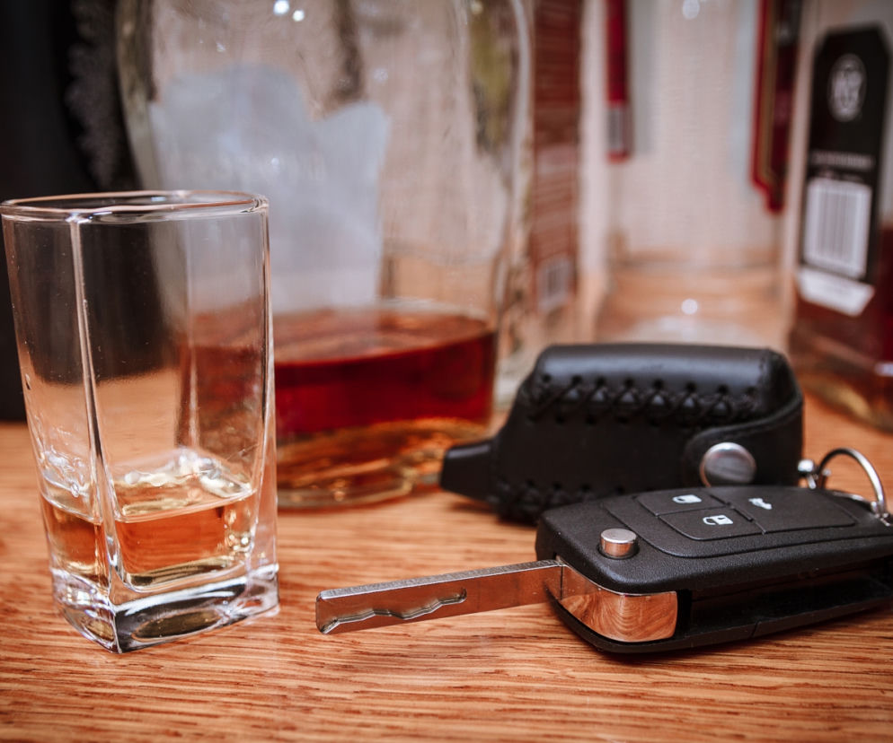 pijany kierowca, alkomat, alkohol